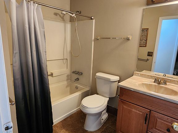 Upstairs Shared Bathroom