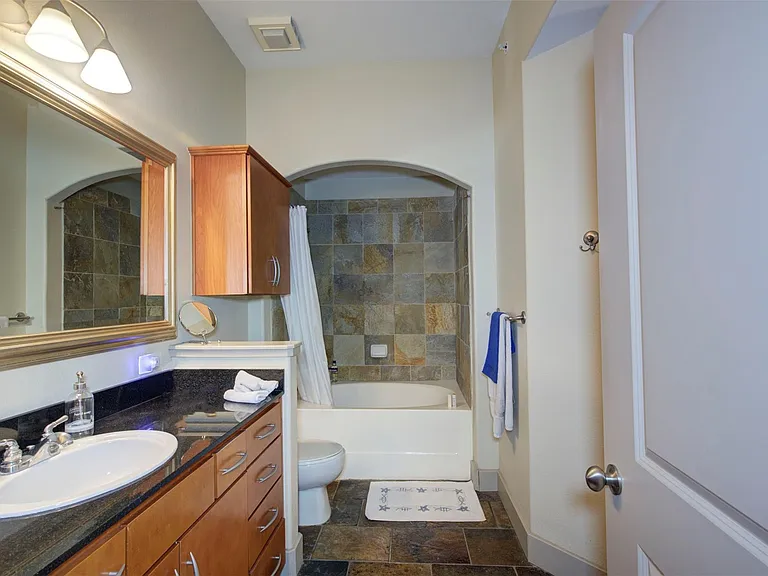 1901 Post Oak Blvd #3304 — Photo 17