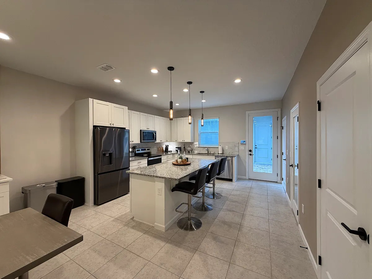 Building Photo - 14095 Lochend Way