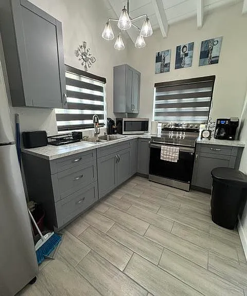 47 Two La Grande Princesse Cir #H — Photo 7