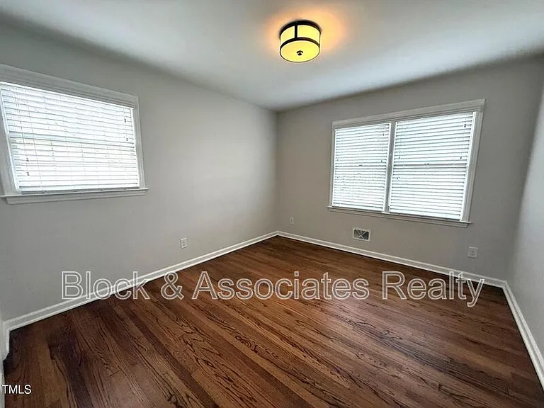 212 Sampson St — Photo 24