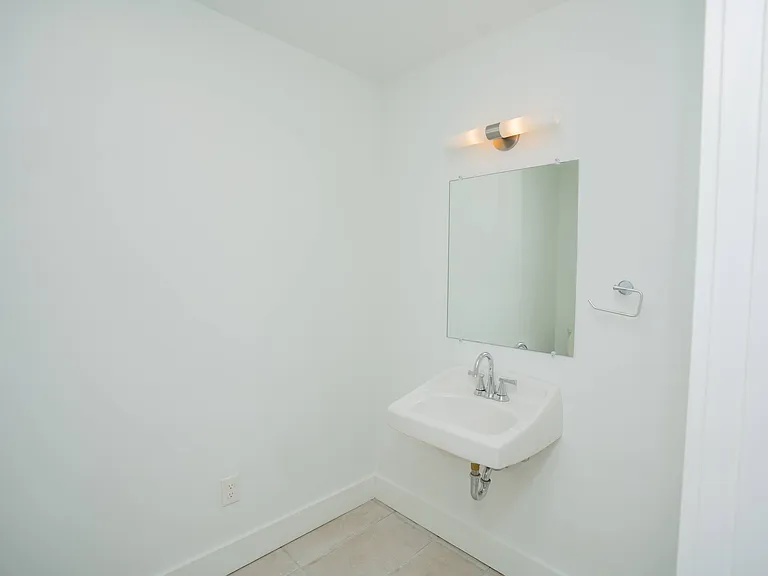 Riverside Village Apartments — Photo 109