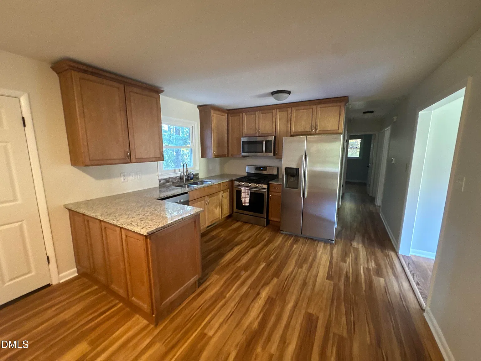3 bed, 1.0 bath, $1,600 — Photo 4
