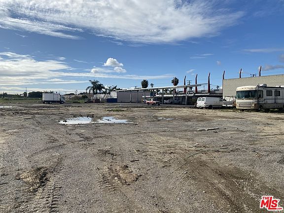 2nd image of 2400 W Rosecrans Ave