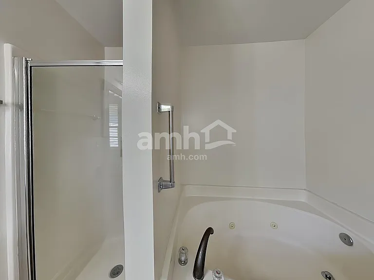 560 Summit Way — Photo 12