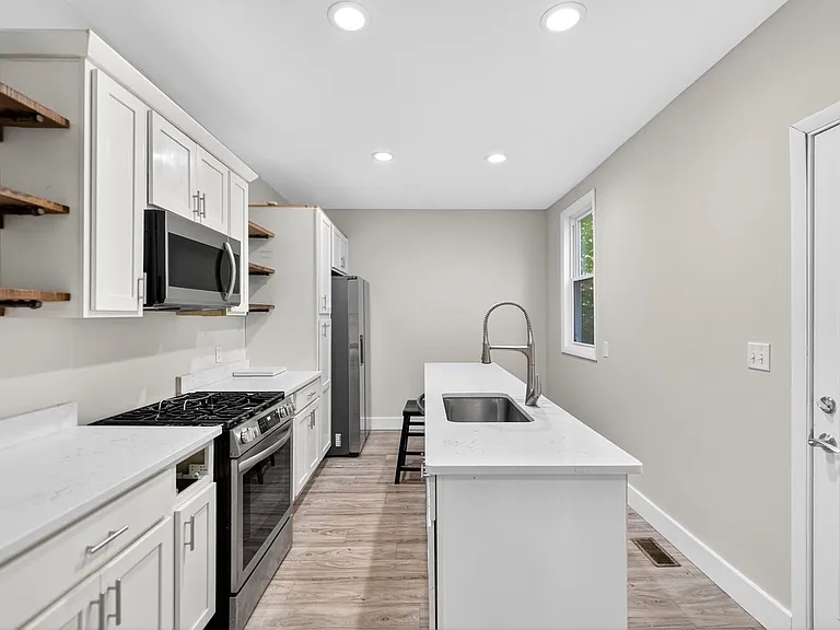 516 Carolyn Ave — Photo 14