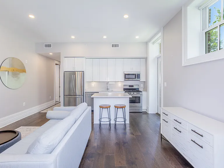 901 D St NE #1 — Photo 4