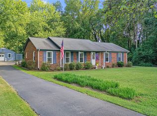 30 Bunker Hill Rd, Farnham, VA 22460