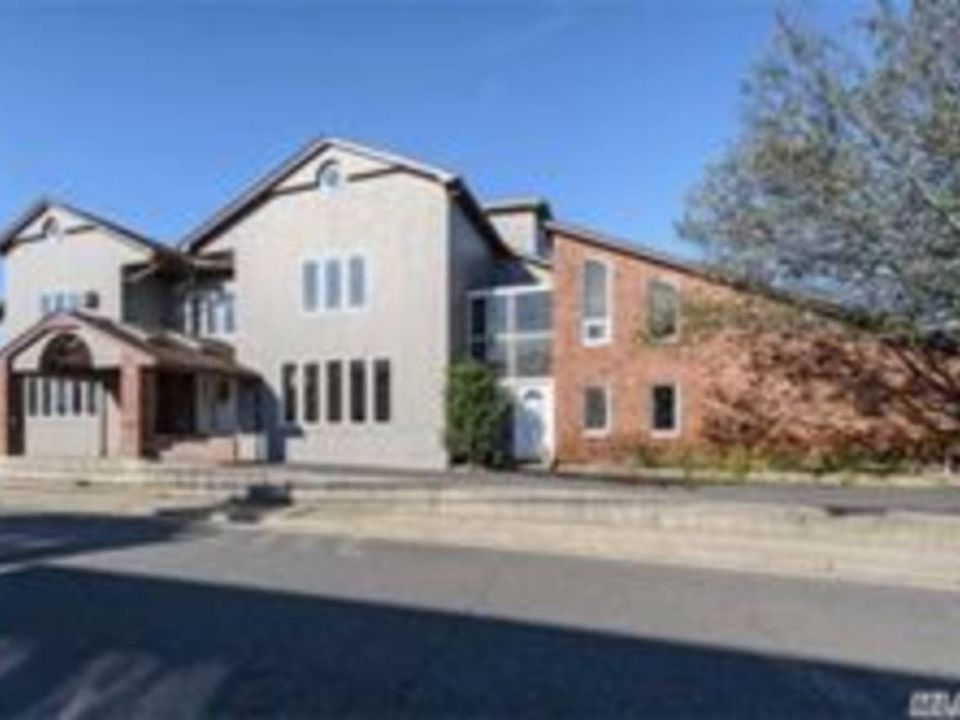 2nd image of 162 Sportsmans Ave