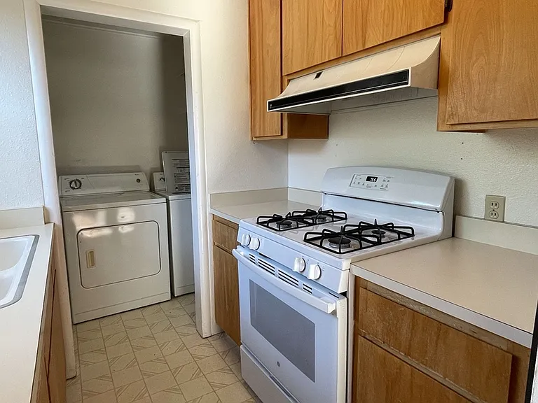 311-313 J St — Photo 5