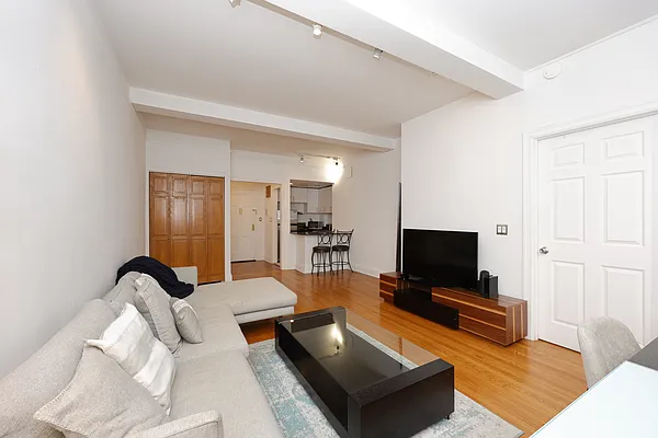 Rented by WAM Partners - William Moses Co. | media 15