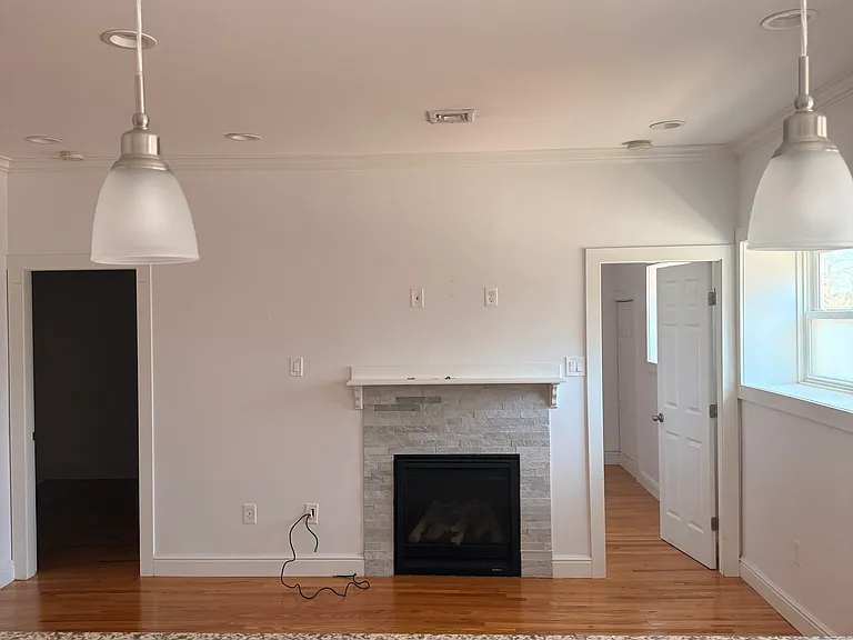 102 Pearl St — Photo 4