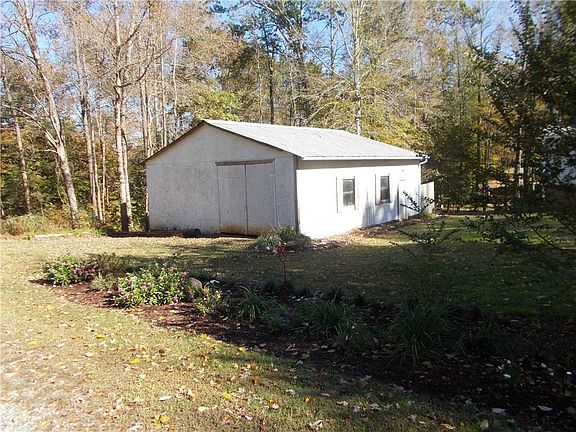 2nd image of 2825 Jones Dr