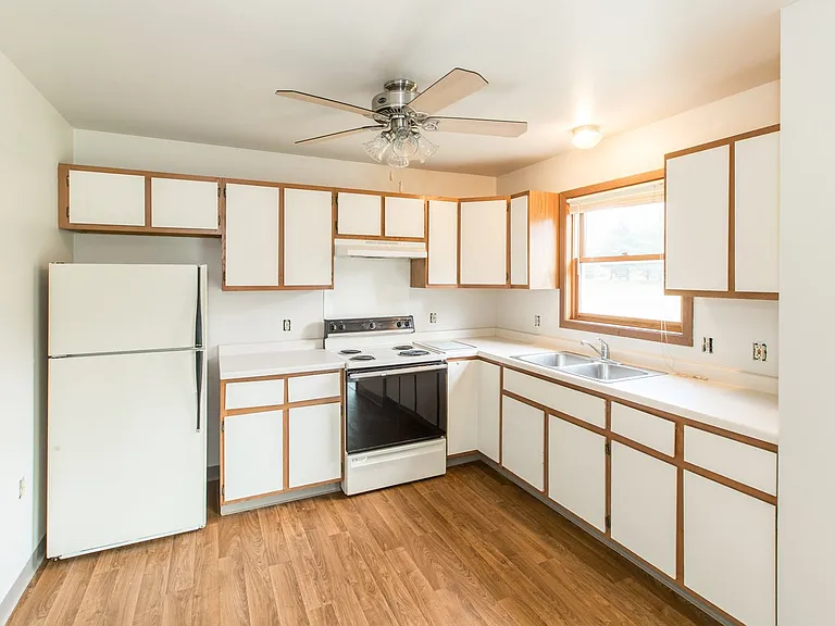 Hickory Drive and Pinecrest Apartments — Photo 84