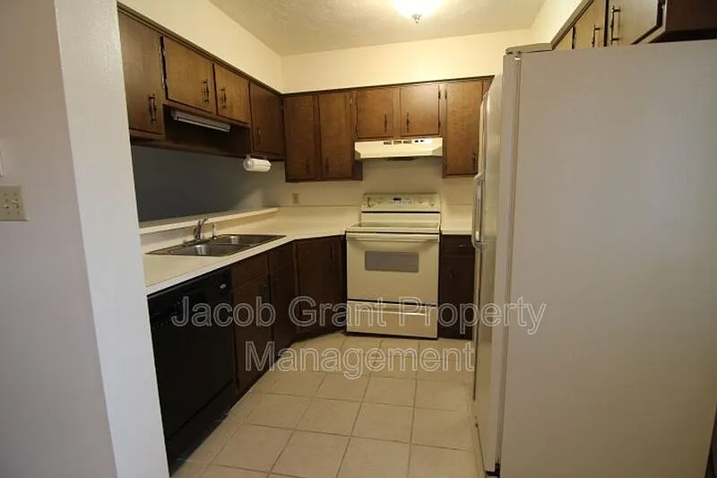 2 bed, 1.5 bath, 1250 sqft, $1,195 — Photo 2