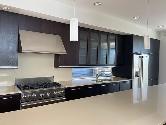 Cook's Kitchen with High End Appliances