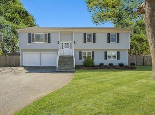 12 Lloyd St, Center Moriches, NY 11934