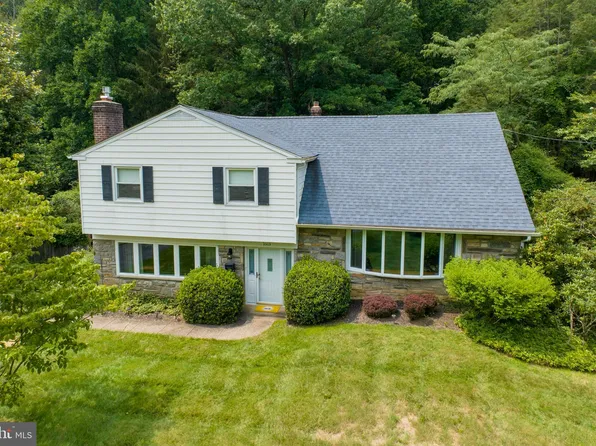 2502 Parke Ln, Broomall, PA 19008