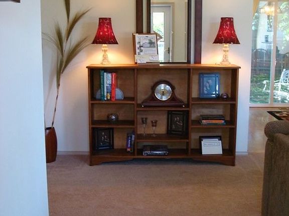 Carpeting was new in 2006.