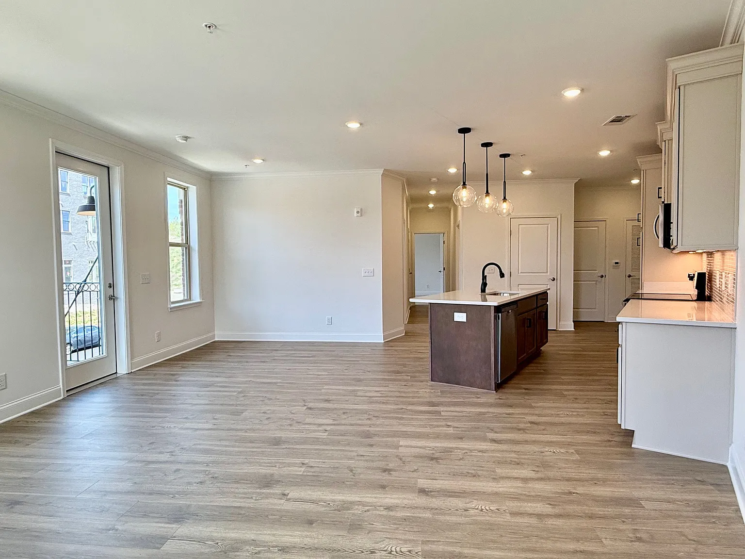 2 bed, 1185 sqft, $2,400 — Photo 4