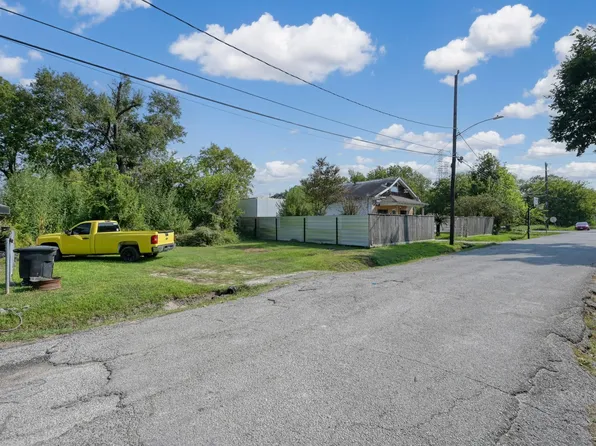 7223 Tilgham St, Houston, TX 77020