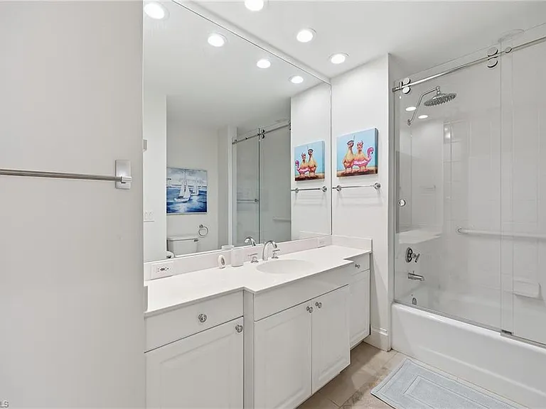 411 6th St S #202 — Photo 27