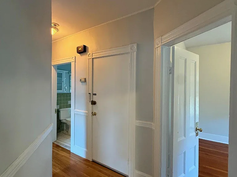 72 Raymond Ave #1R — Photo 4
