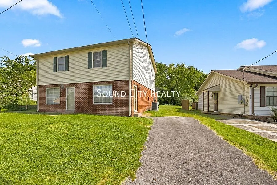 Hermitage 2 bedroom 1.5 bath remodeled townhome for rent - a mile to Summit/I-40 — Photo 3