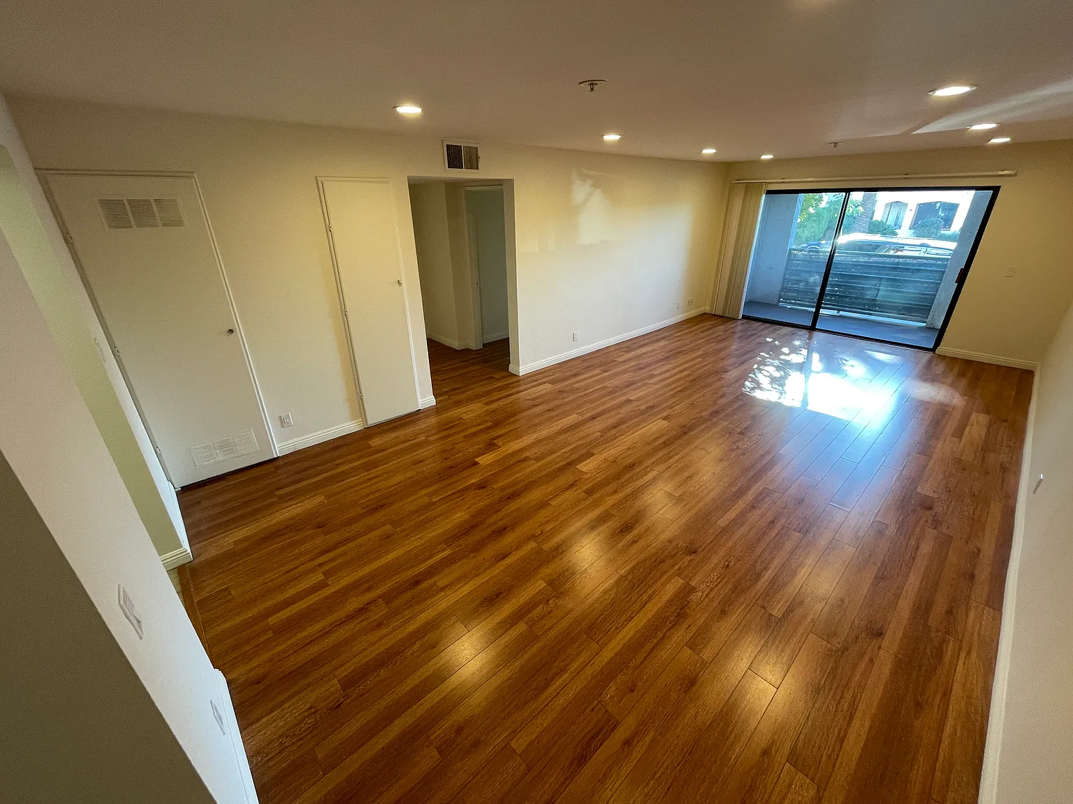 1039 Justin Ave — Photo 2