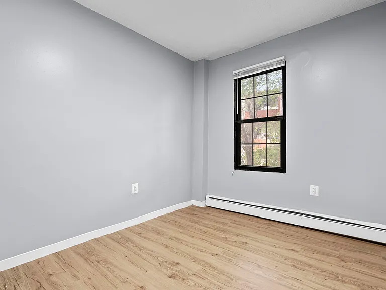 26-28 Lawrence St #26-5 — Photo 9