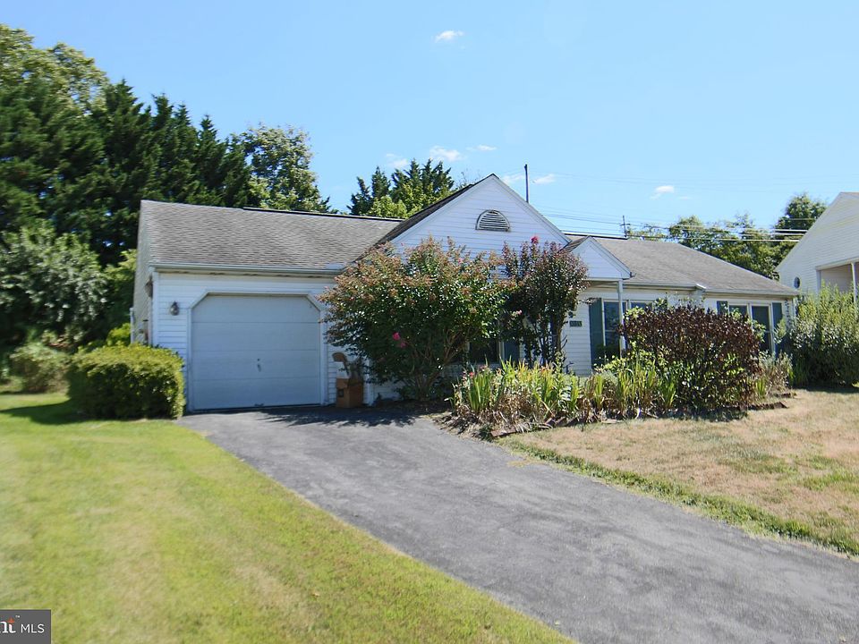 2nd image of 3513 Athena Ave