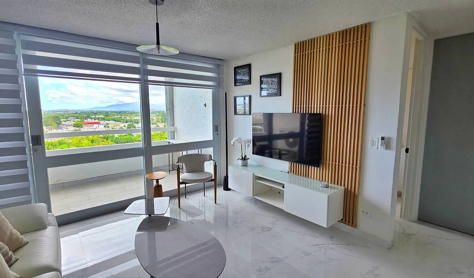 1 bed, 1.0 bath, 690 sqft, $2,500 — Photo 2