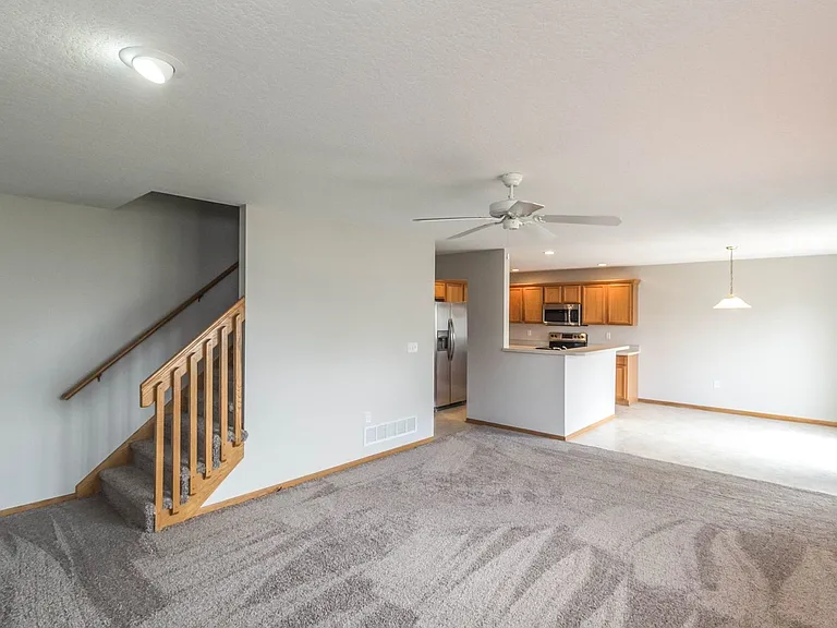 340 NE Carefree Ln — Photo 4