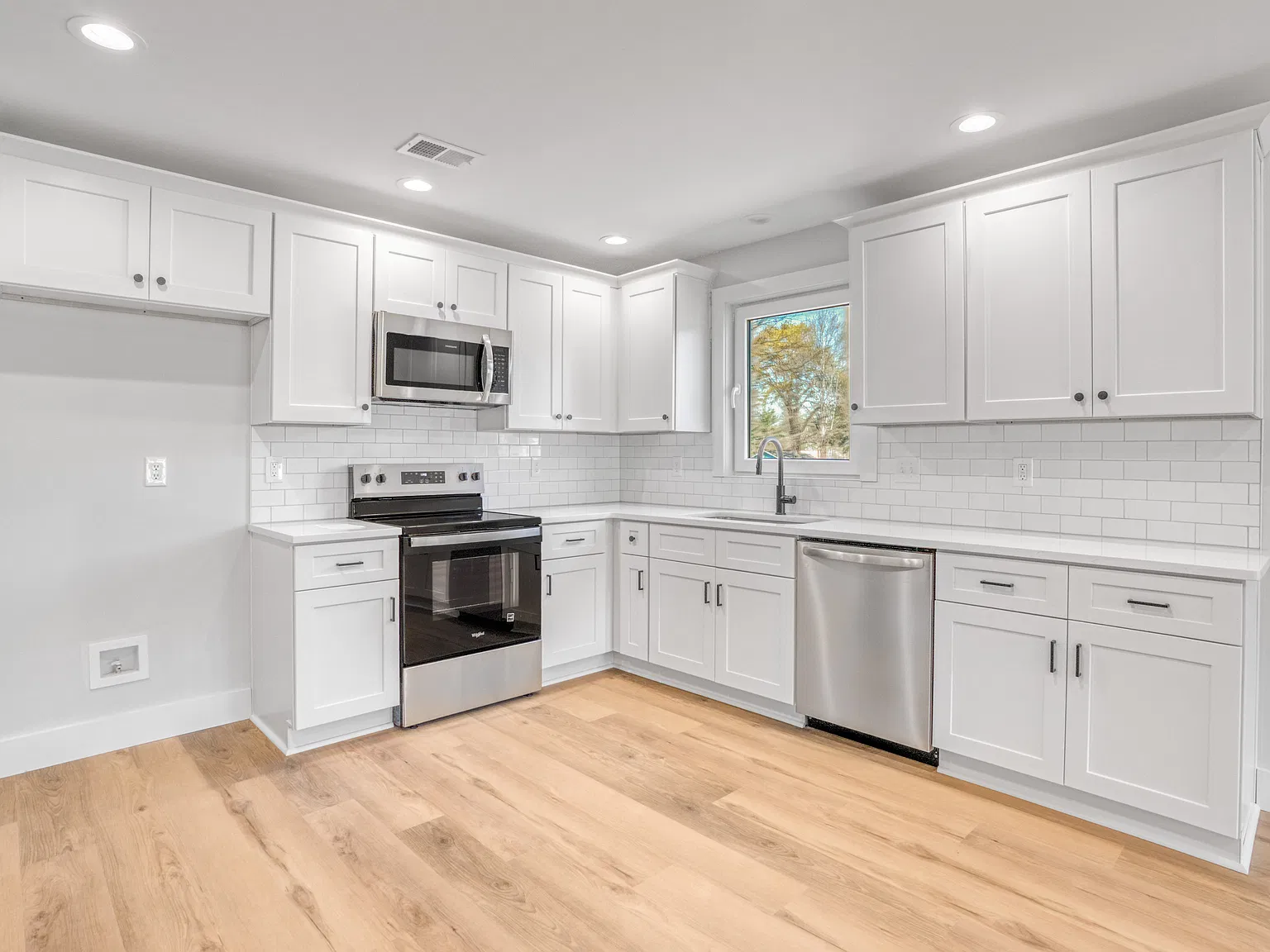 3 bed, 1300 sqft, $1,650 — Photo 4