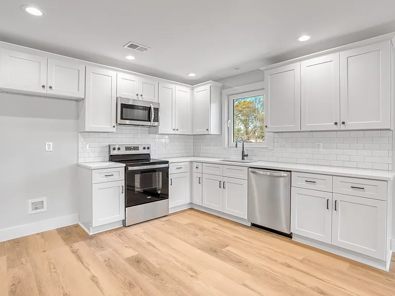 111 Iris Ln — Photo 4