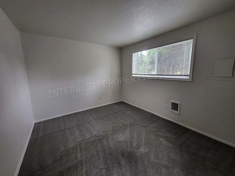 8231 N Fessenden St — Photo 18