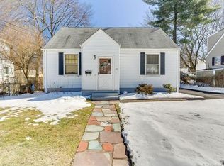 39 Glen View Ter, New Haven, CT 06515
