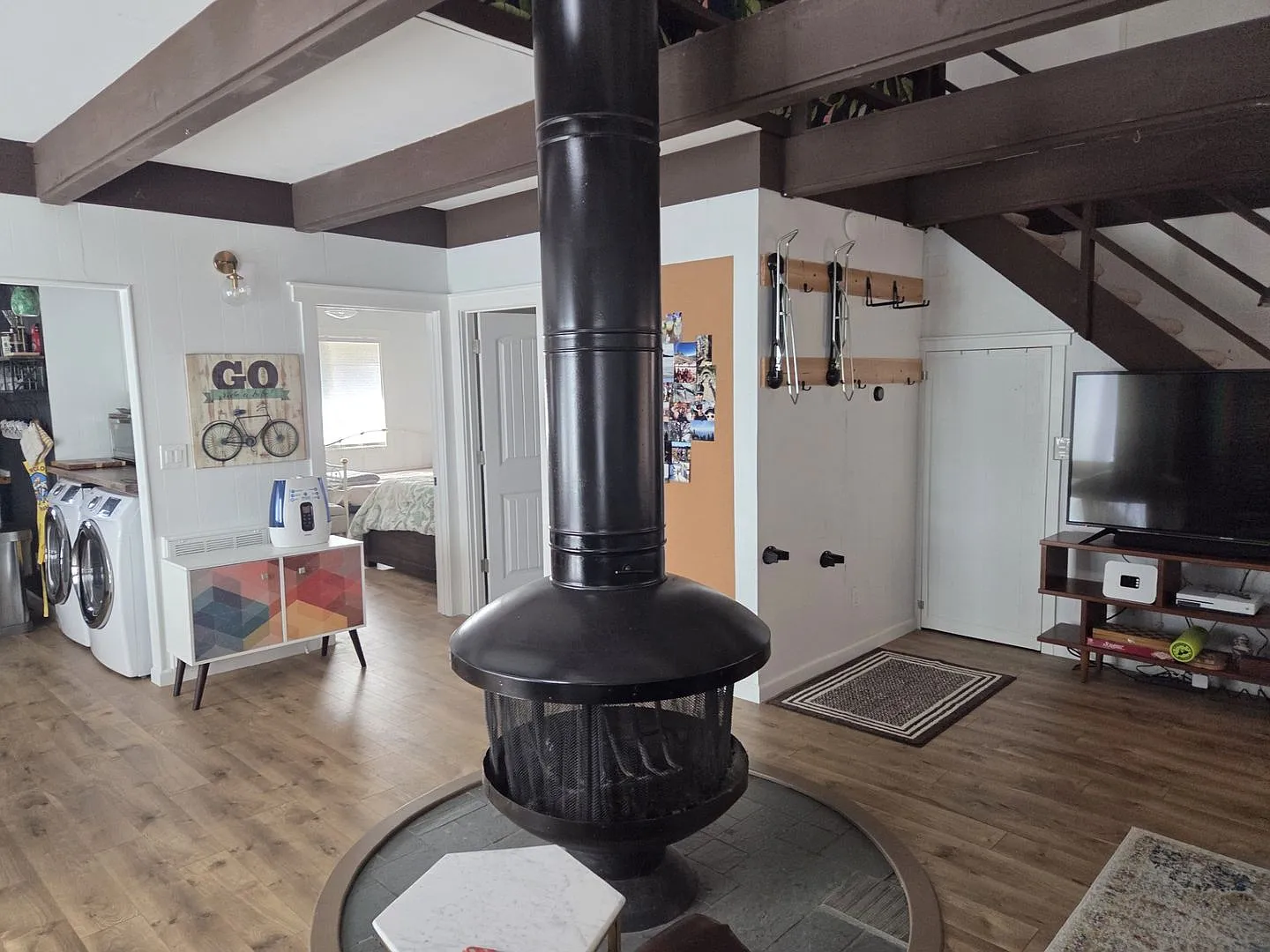Quiet furnished cabin for ski lease — Photo 4