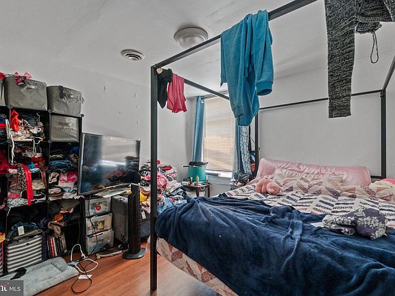 5th image of 885 W Lombard St