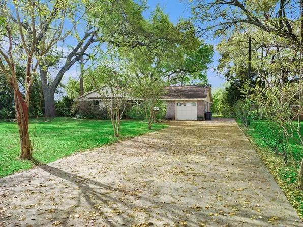 715 W League City Pkwy, League City, TX 77573