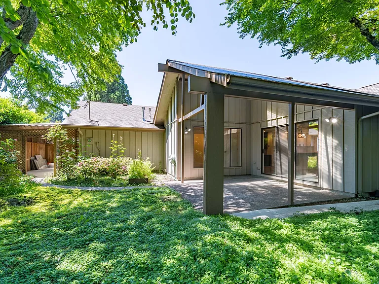 2095 Norwood St — Photo 38