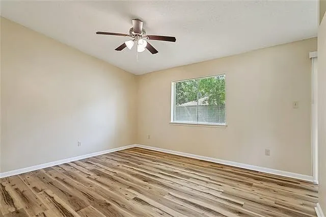 408 Cardinal Dr — Photo 9