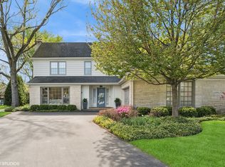 2960 Iroquois Rd, Wilmette, IL 60091