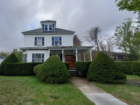 1958 Middlesex St, Lowell, MA 01851