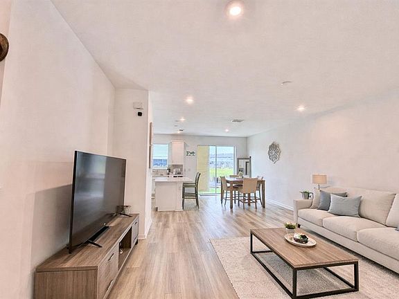 3rd image of 1005 Spring Palms Loop