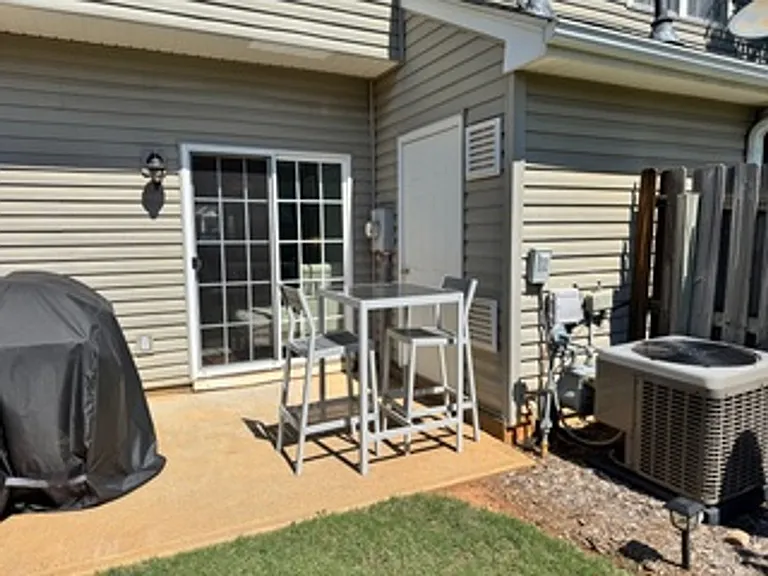612 Graythorn Ln — Photo 11