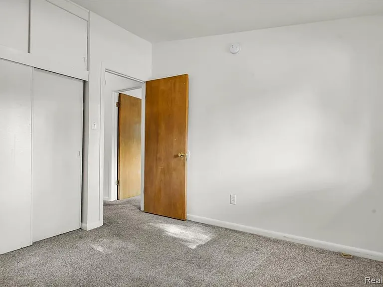 23031 Eastwood St — Photo 14
