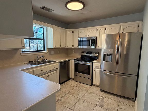 4th image of 1054 Highland Blvd