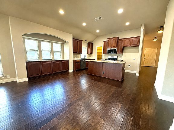5th image of 1109 Abbey Ln
