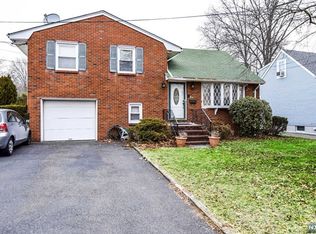 45 Maiden Ln, Bergenfield, NJ 07621